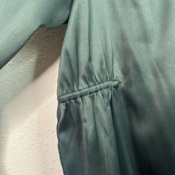 Soft Surroundings Women’s Green Satin V Neck Hidden Button Ruched Top Size L - Picture 5 of 13
